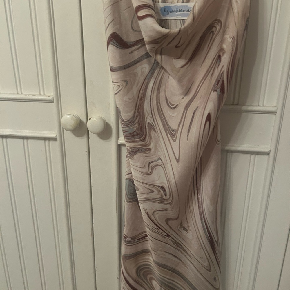 Elegant Swirl Patterned Dress